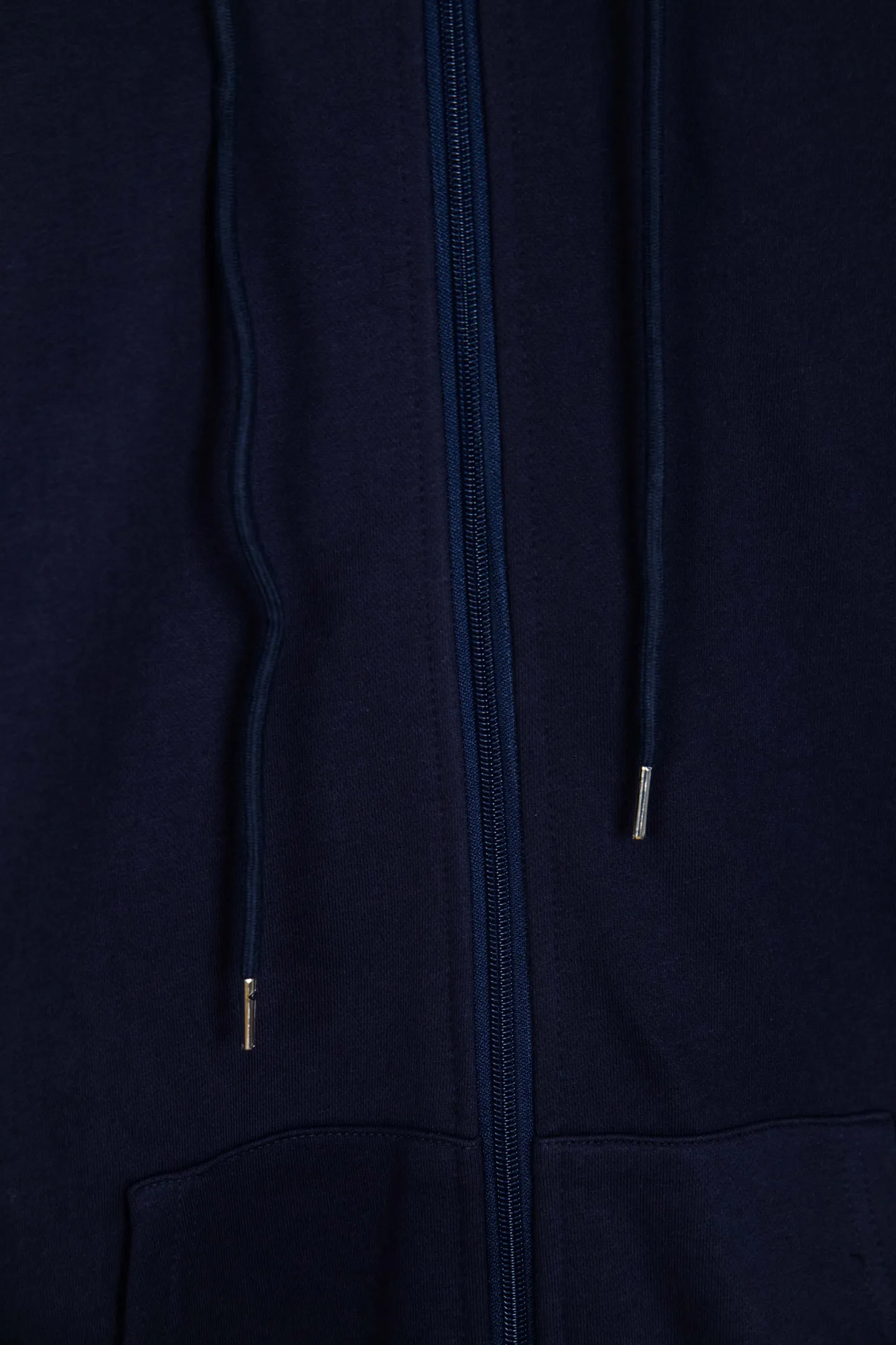 🅿️260 Style No.: M212 Ralph Lauren/Ralph Lauren pony embroidered zipper cardigan hooded sweatshirt. A sweatshirt for everyone in autumn and winter is here. You can wear it casually! ! This hooded sweatshirt is decorated with the simple style that represents Ralph Lauren and is paired with a pony embroidery pattern, which is three-dimensional and full! The solid color fabric paired with exquisite embroidery instantly sets it off! Hooded sports design, loose and casual fit! The overall texture is very strong! Through the pictures, we can feel the thickness and texture of custom-woven and dyed threads. The workmanship is exquisite. They are shipped from major foreign trade factories. They are all made by masters with many years of experience. Everything is of high standards and requirements! Simple and versatile model ~ Made of imported pique cotton fabric, which is super delicate and soft, close to the body without being tied. All fabrics and accessories are original custom-made and of high quality! Perfectly reflects the brand’s sense of superiority! Standard cut, comfortable stretch, unrestricted movement! Highly practical, high-end and classy! Versatile style ~ can be paired with jeans or jogging pants. Ideal for transitioning from your morning commute to weekend events! Size: S-XL Color: Gray Navy Black